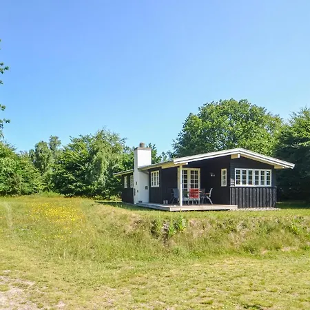 3 Bedroom Gorgeous In Holiday home Glesborg